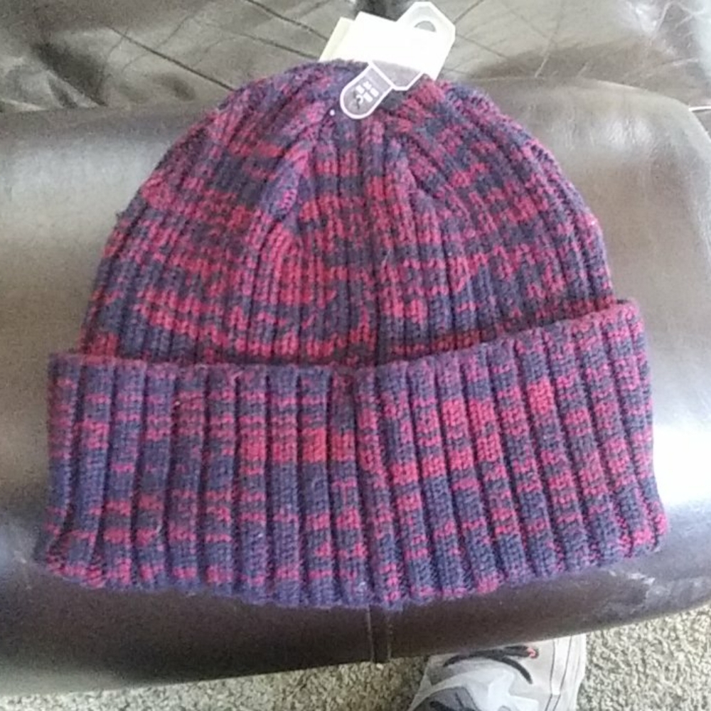 90% recycled polyester cozy hat